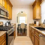 Cozy Suite Near Universal Studios